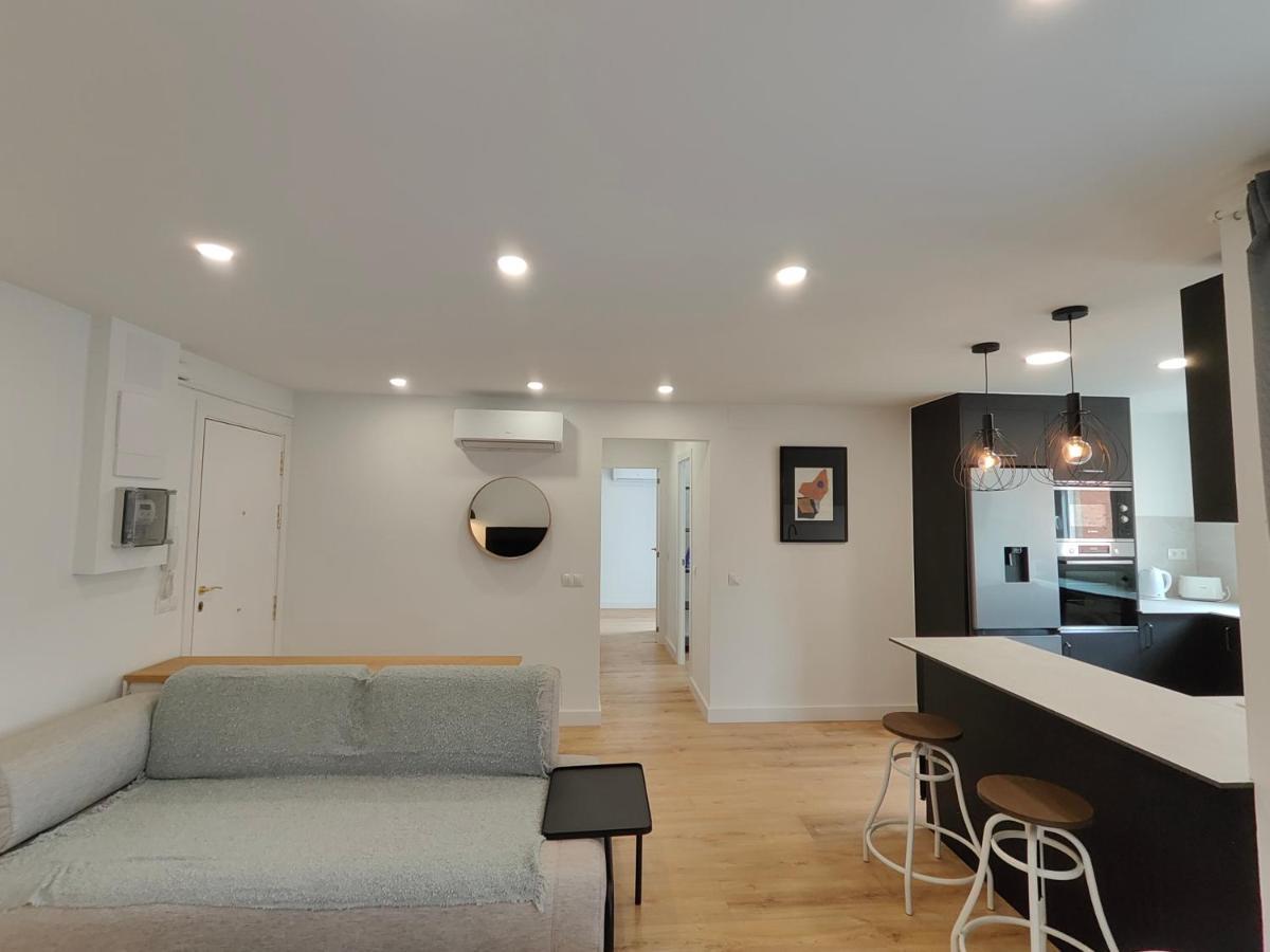 Fantastic Apartment Sant Adria Beach サン・アドリア・デ・ベソス エクステリア 写真