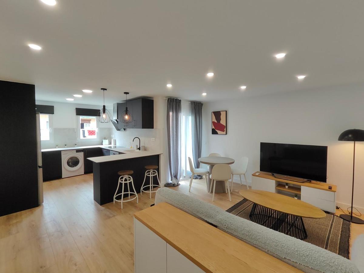Fantastic Apartment Sant Adria Beach サン・アドリア・デ・ベソス エクステリア 写真