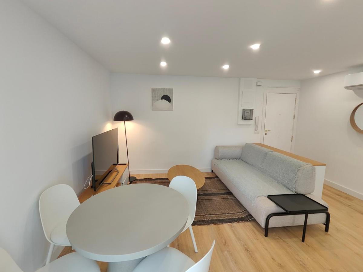 Fantastic Apartment Sant Adria Beach サン・アドリア・デ・ベソス エクステリア 写真